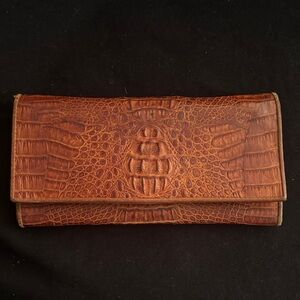 Elegant Crocodile Embossed Wallet